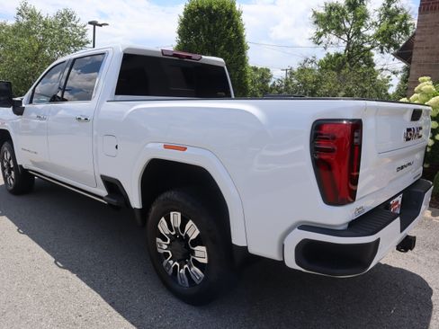 Used 2024 GMC Sierra 2500 Denali w/ Denali Reserve Package AWD/4WD image 9