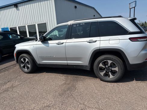 Used 2024 Jeep Grand Cherokee Limited 4xe AWD/4WD image 15