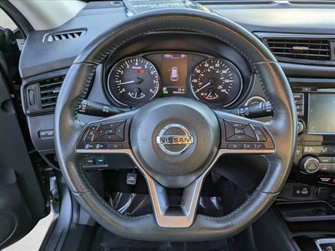 Used 2018 Nissan Rogue SV image 18