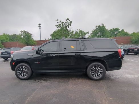 Used 2023 GMC Yukon XL AT4 w/ Technology Package AWD/4WD image 6