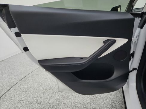 Used 2022 Tesla Model Y Long Range image 21