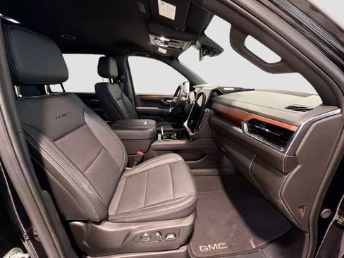 Used 2025 GMC Yukon XL Denali image 27