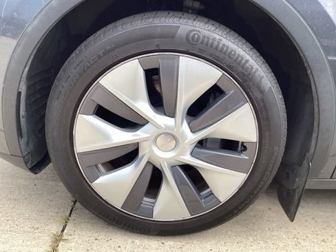 Used 2023 Tesla Model Y Long Range AWD/4WD image 4