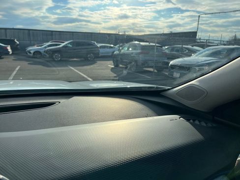 Used 2025 Chevrolet Trax LT image 34