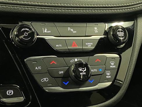 Used 2022 Chrysler Pacifica Touring-L w/ S Appearance Package image 26