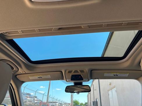 Used 2018 BMW 320i Sedan RWD image 16