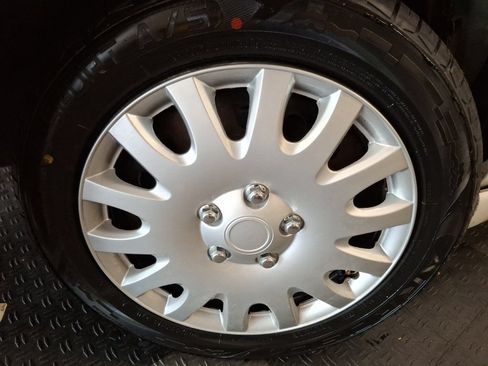 Used 2005 Toyota Matrix XR w/ Extra Value Pkg 1 FWD image 4