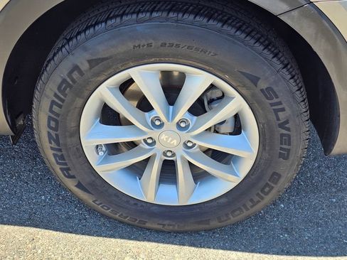 Used 2017 Kia Sorento FWD image 9