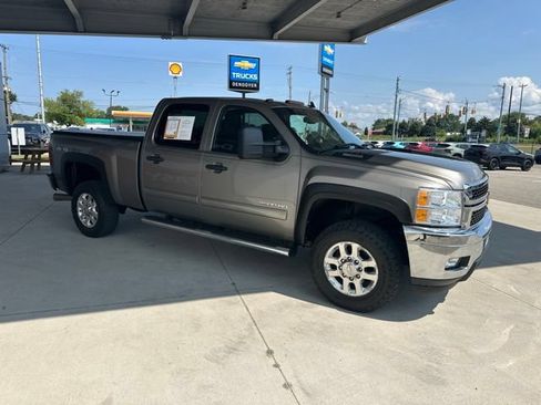 Used 2013 Chevrolet Silverado 2500 LT w/ Interior Plus Package AWD/4WD image 3