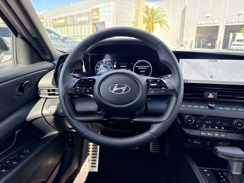 Used 2025 Hyundai Elantra SEL w/ Cargo Package image 11