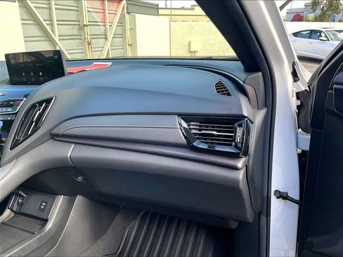 Used 2025 Acura RDX SH-AWD image 18