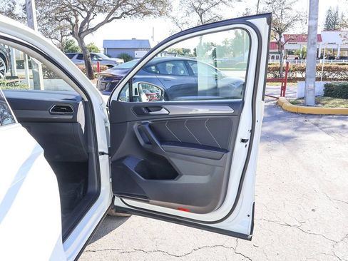 Used 2024 Volkswagen Tiguan SE w/ Panoramic Sunroof Package FWD image 25