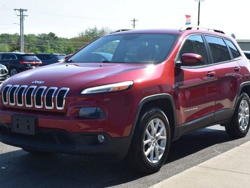Used 2015 Jeep Cherokee Latitude w/ Cold Weather Group AWD/4WD image 12