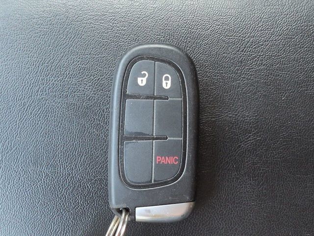 Used 2019 Jeep Cherokee Trailhawk AWD/4WD image 29