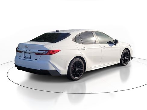 Used 2025 Toyota Camry SE FWD image 7