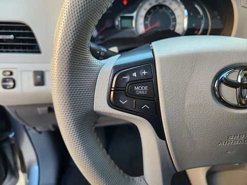 Used 2014 Toyota Sienna SE image 36