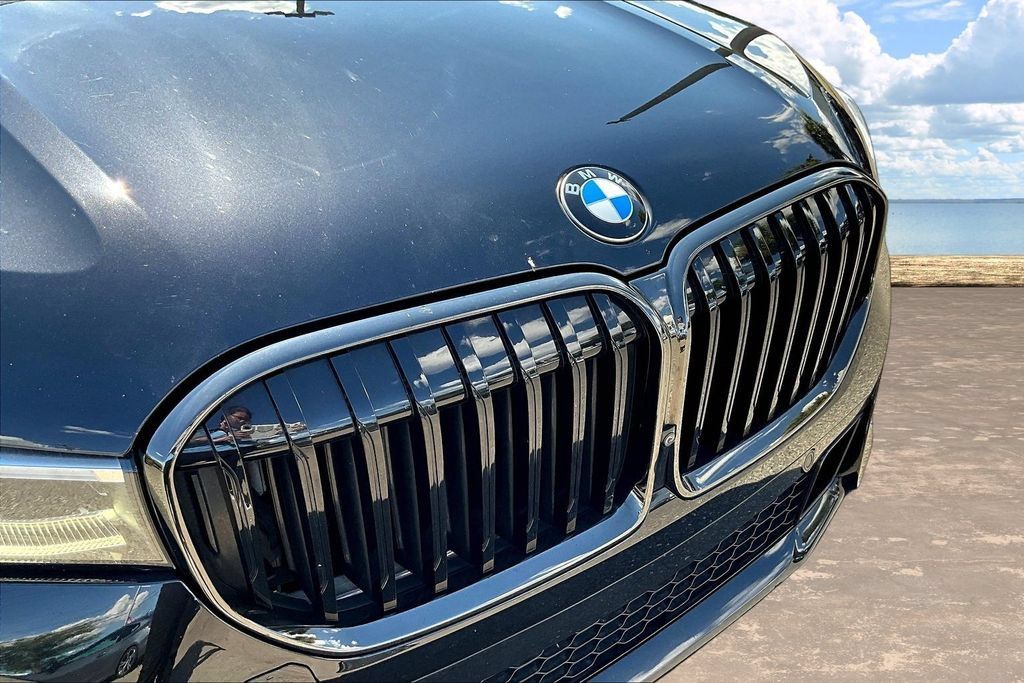 Used 2021 BMW 750i xDrive w/ Executive Package AWD/4WD image 33
