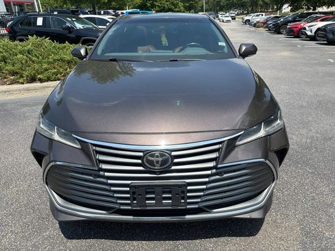 Used 2019 Toyota Avalon Limited w/ Advanced Safety Package FWD image 3