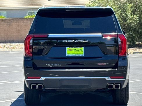 Used 2025 GMC Yukon Denali AWD/4WD image 12