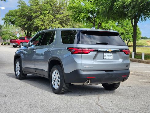 Used 2023 Chevrolet Traverse LS FWD image 4