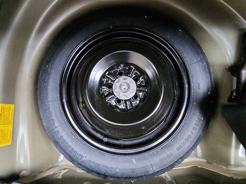 Used 2016 Toyota Corolla LE image 24