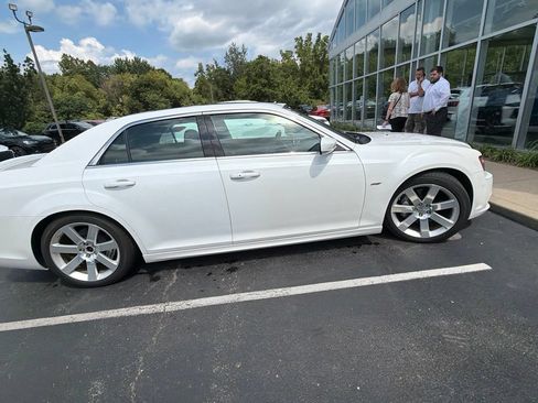 Used 2012 Chrysler 300 SRT8 w/ 19-Premium Speaker Group RWD image 17