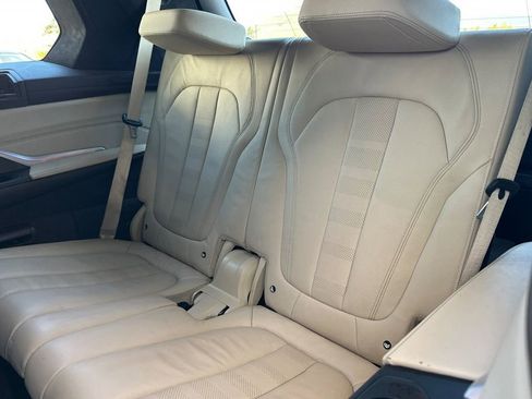 Used 2019 BMW X7 xDrive40i w/ Premium Package image 16