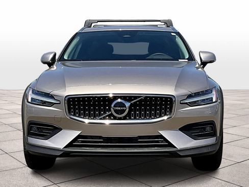 New 2026 Volvo V60 B5 Cross Country Plus w/ Climate Package image 5