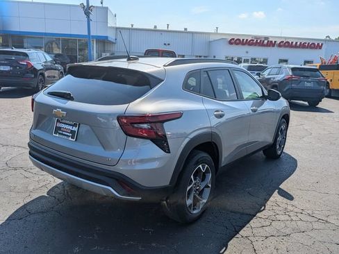 Used 2024 Chevrolet Trax LT w/ Driver Confidence Package FWD image 8