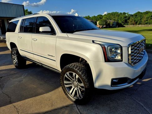 Used 2018 GMC Yukon XL Denali w/ Denali Ultimate Package image 2
