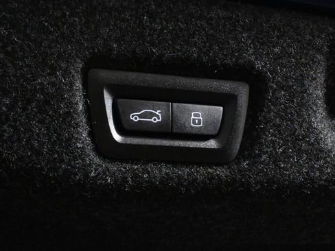 Used 2026 BMW 530i xDrive w/ Premium Package image 39