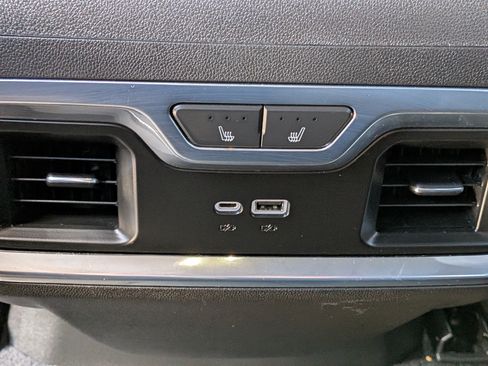 Used 2022 Chevrolet Silverado 1500 High Country w/ Technology Package AWD/4WD image 15