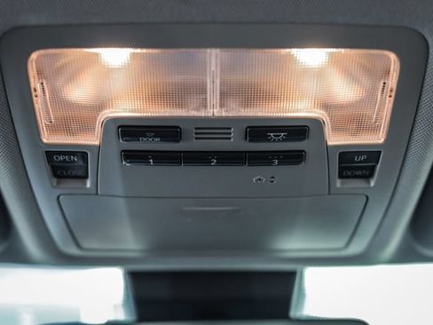 Used 2019 Toyota Highlander XLE AWD/4WD image 34