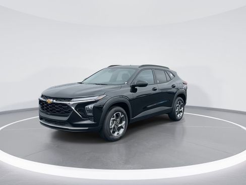 New 2026 Chevrolet Trax LT w/ Driver Confidence Package FWD image 4