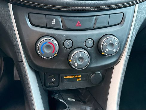 Used 2019 Chevrolet Trax LT w/ LT Convenience Package image 17