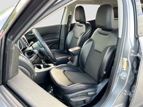 Certified 2020 Jeep Compass Latitude image 18