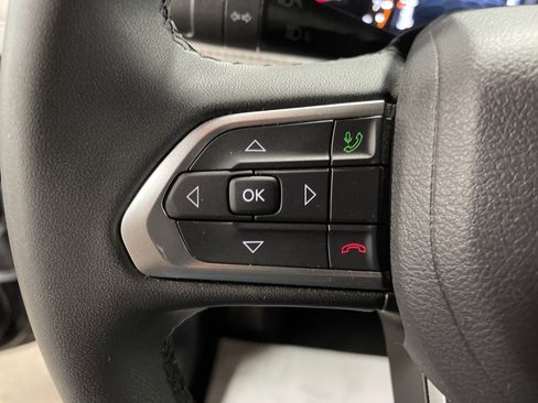 Used 2024 Jeep Compass Limited image 18