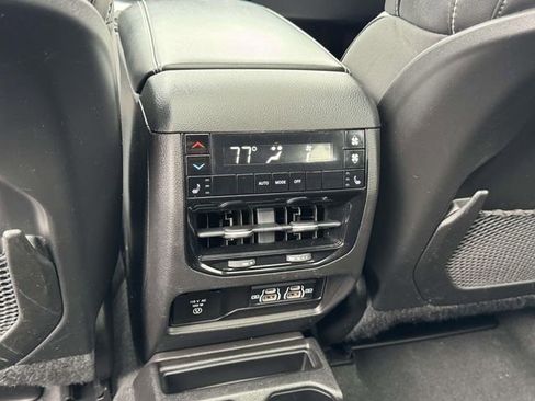 Used 2022 Jeep Grand Cherokee L Limited w/ Luxury Tech Group II image 14