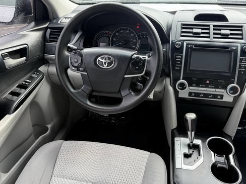 Used 2014 Toyota Camry LE image 7