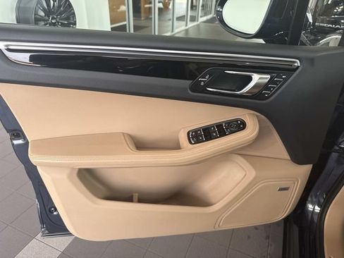 Used 2022 Porsche Macan AWD/4WD image 47