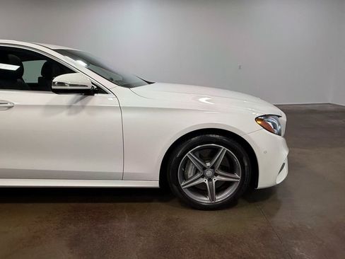 Used 2017 Mercedes-Benz E 300 4MATIC image 31