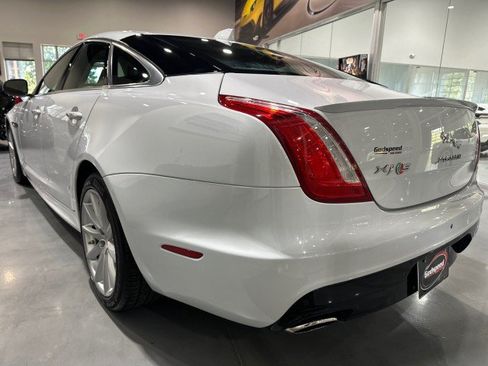 Used 2016 Jaguar XJ R-Sport RWD image 33