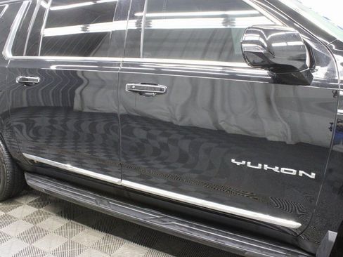 Used 2024 GMC Yukon XL SLT w/ SLT Luxury Package image 35