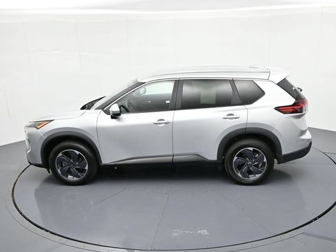 Used 2024 Nissan Rogue SV FWD image 17