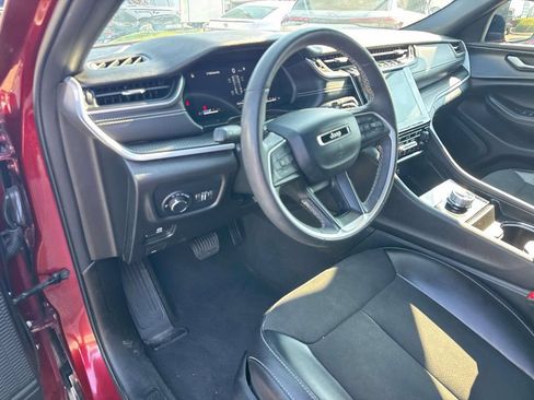 Used 2024 Jeep Grand Cherokee Altitude RWD image 17