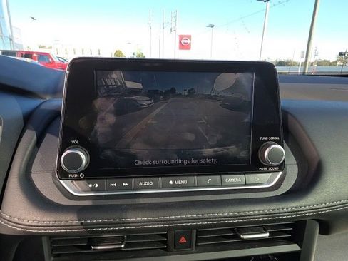 Used 2023 Nissan Rogue SV image 19