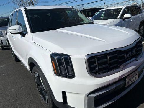 Used 2025 Kia Telluride S image 2