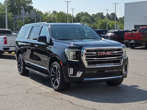 Used 2022 GMC Yukon XL SLT w/ SLT Premium Package AWD/4WD image 1