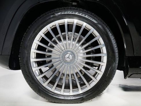 Used 2024 Mercedes-Benz Maybach GLS 600 4MATIC image 9