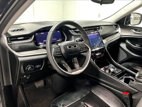 Used 2023 Jeep Grand Cherokee Limited w/ Black Appearance Package image 16